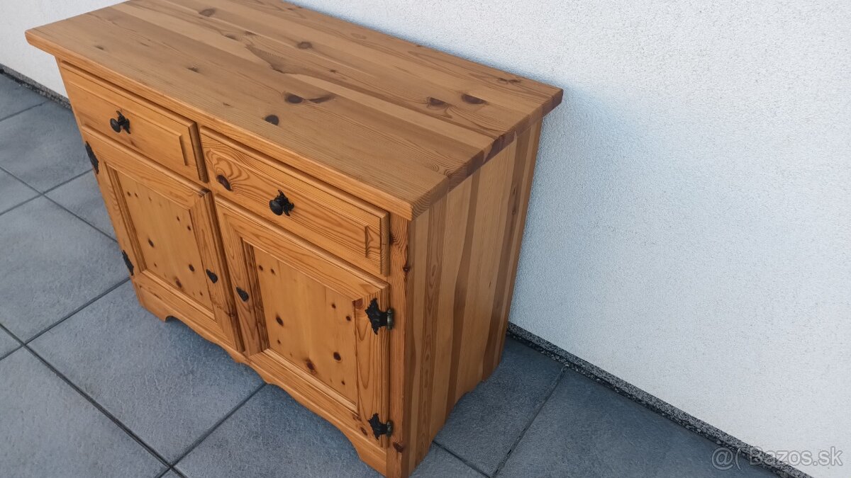 Masivná komoda - 4