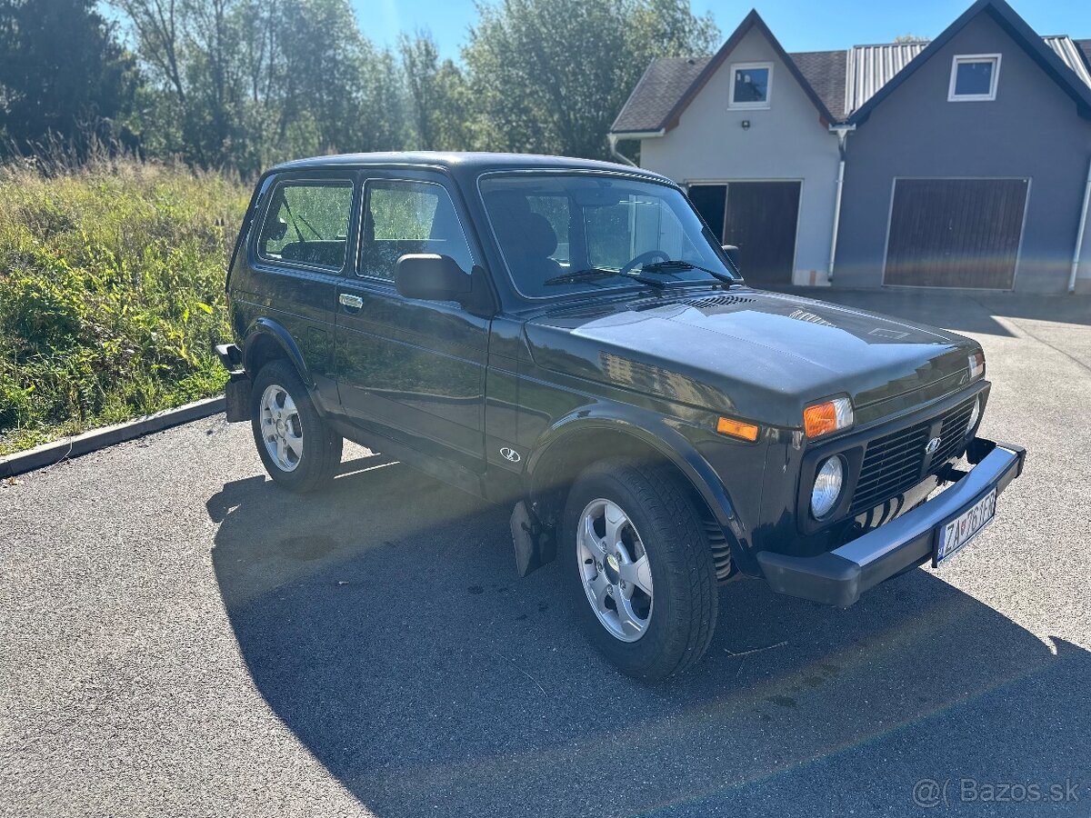 LADA Niva len 9,700km - 4