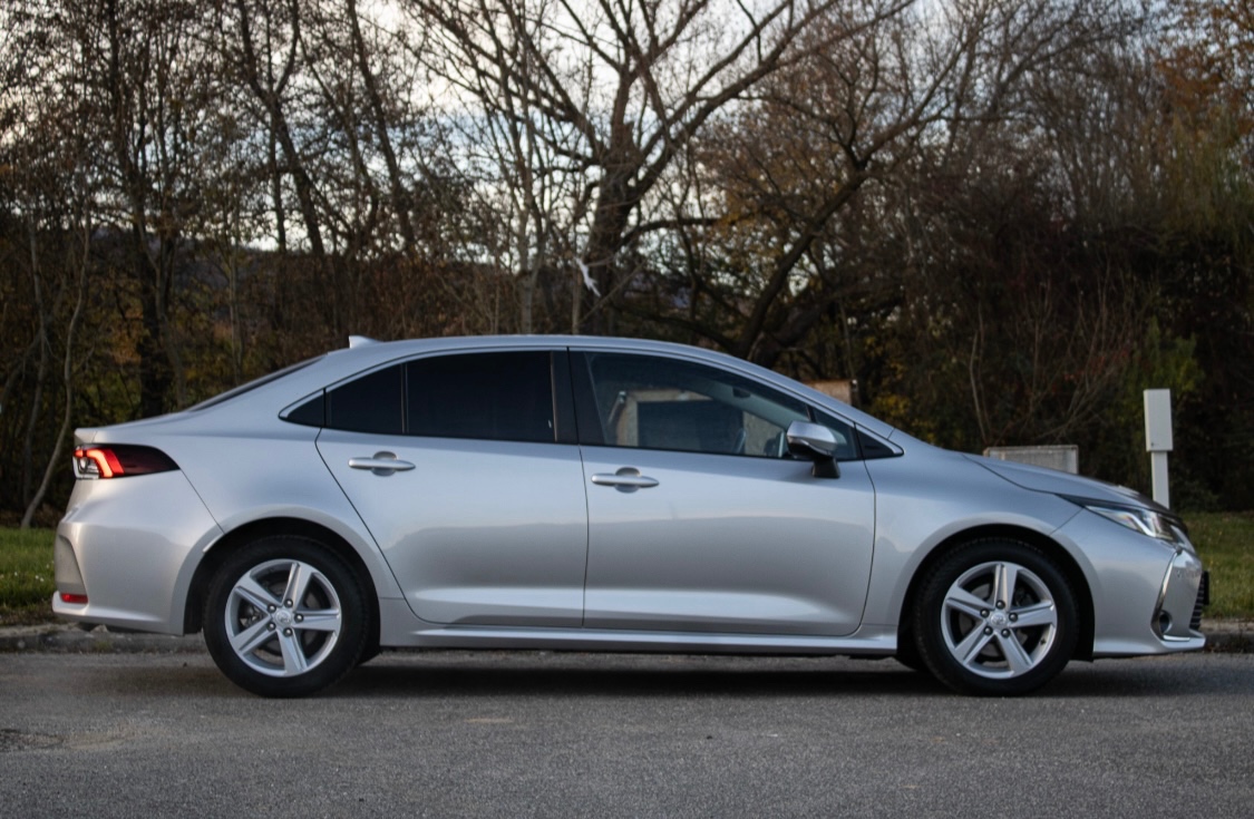 Toyota Corolla Sedan 1.8 Hybrid e-CVT - 4