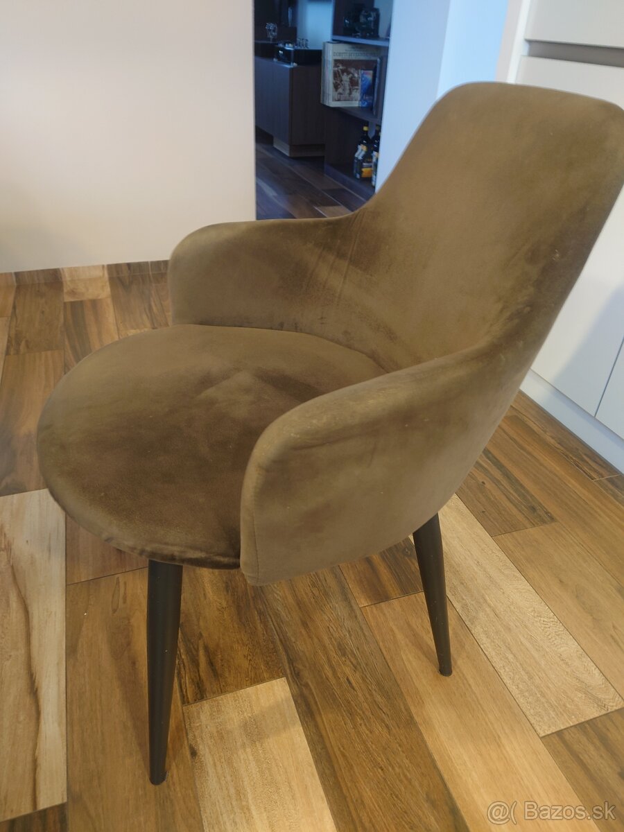 Prodám 4 židle k jídelnímu stolu, 5 let, velmi pěkné - 4