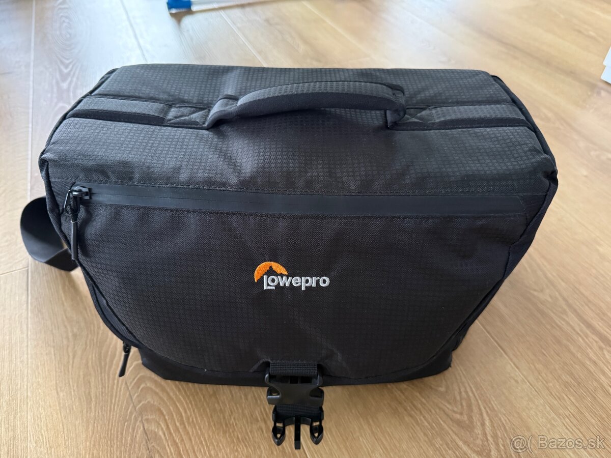 Taška Lowepro Nova 200 AW II black - 4