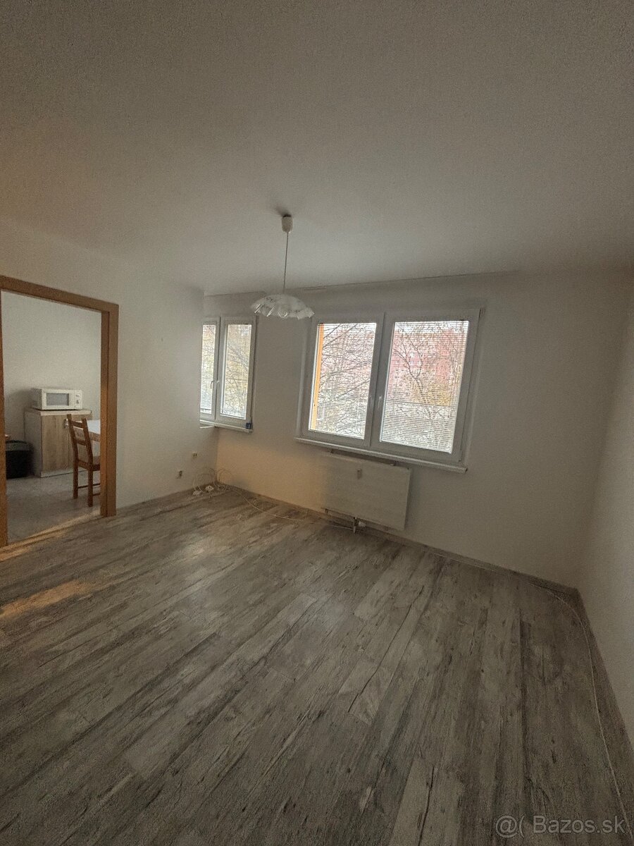 Prenajmem 1 Izbovy byt v Dunajskej Strede - 4