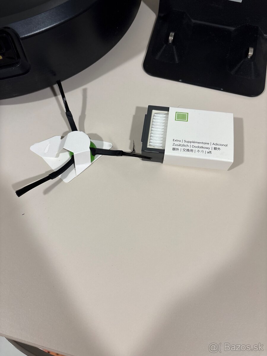 iRobot Roomba j7 čierny Robotický vysávač - 4