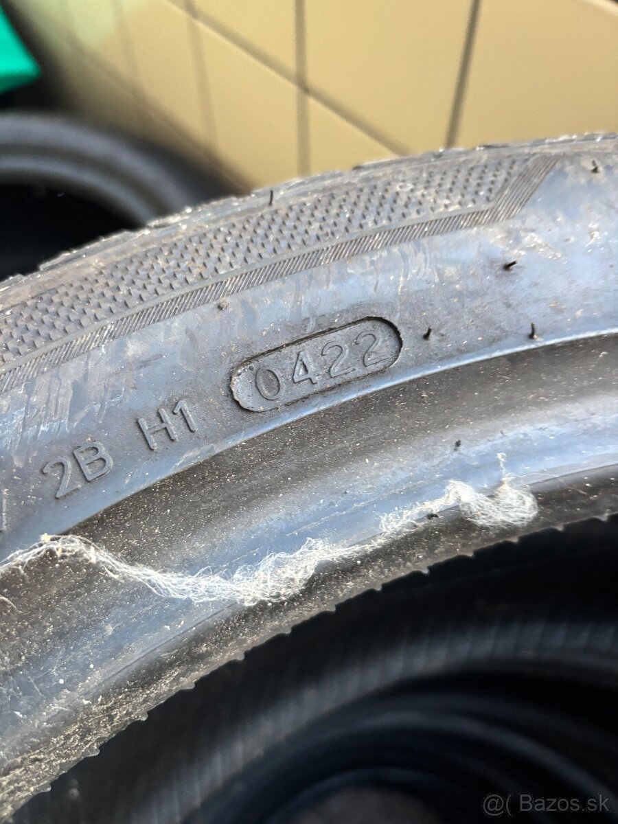 Pneu 245/45 R19 - 4