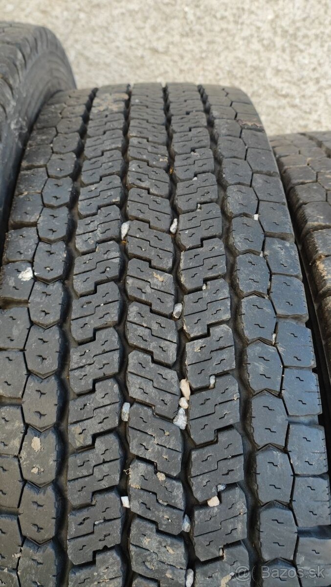 Yokohama 902W 295/80 R22.5 - 4