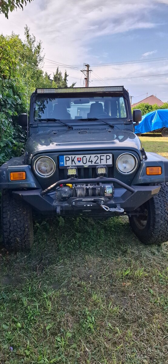 Predám Jeep Wrangler 4L automat.