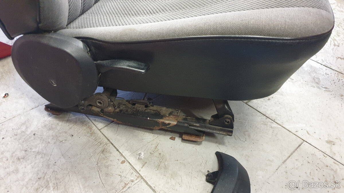 predam sedacky na bmw E30 - 4
