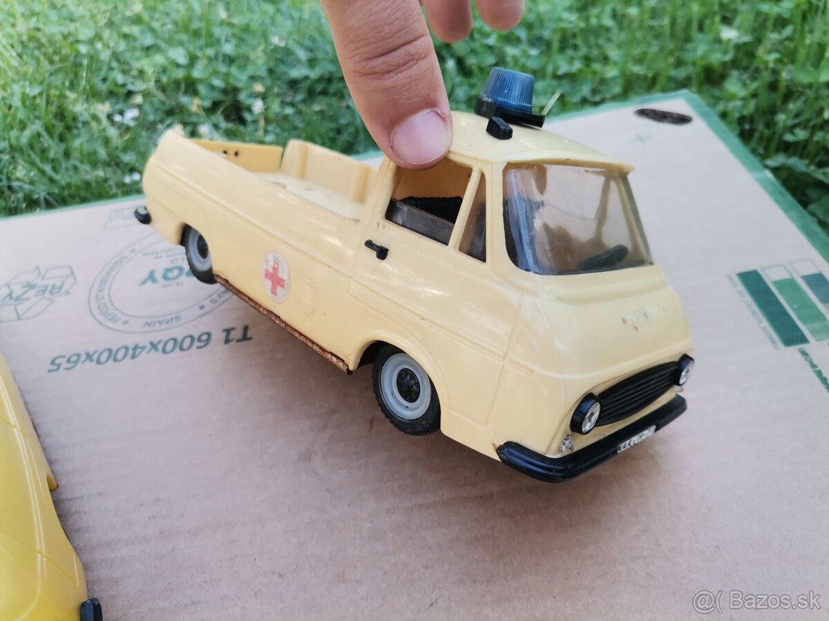 Starožitné autá Škoda 1203 - 4