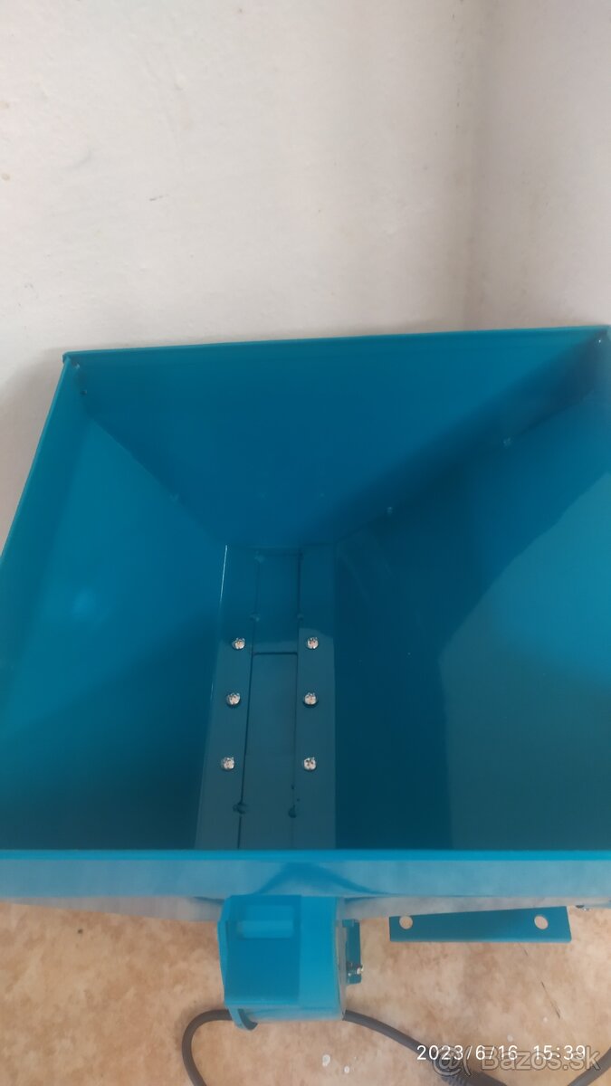 Kladivkový šrotovnik na obilie - 4