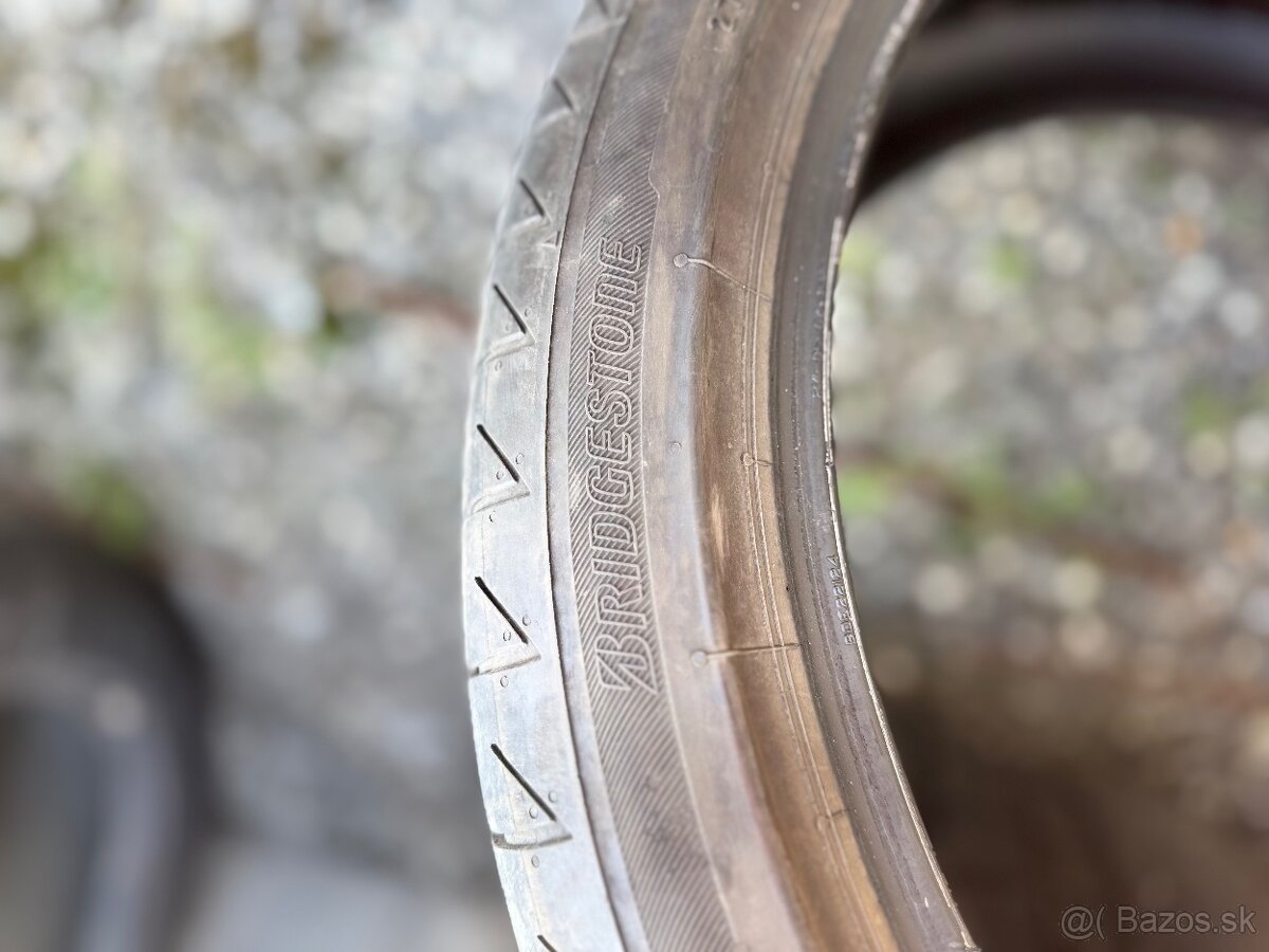 Brigestone 255/40r21 - 4