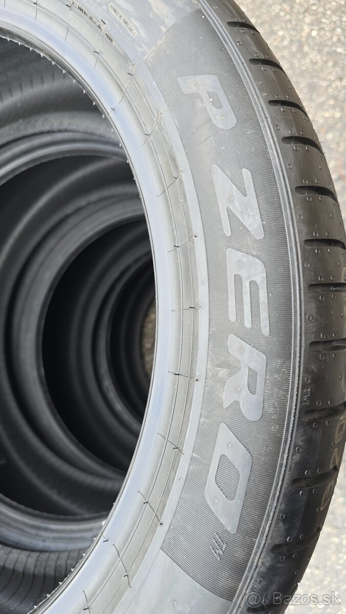 245/45R19 - 4