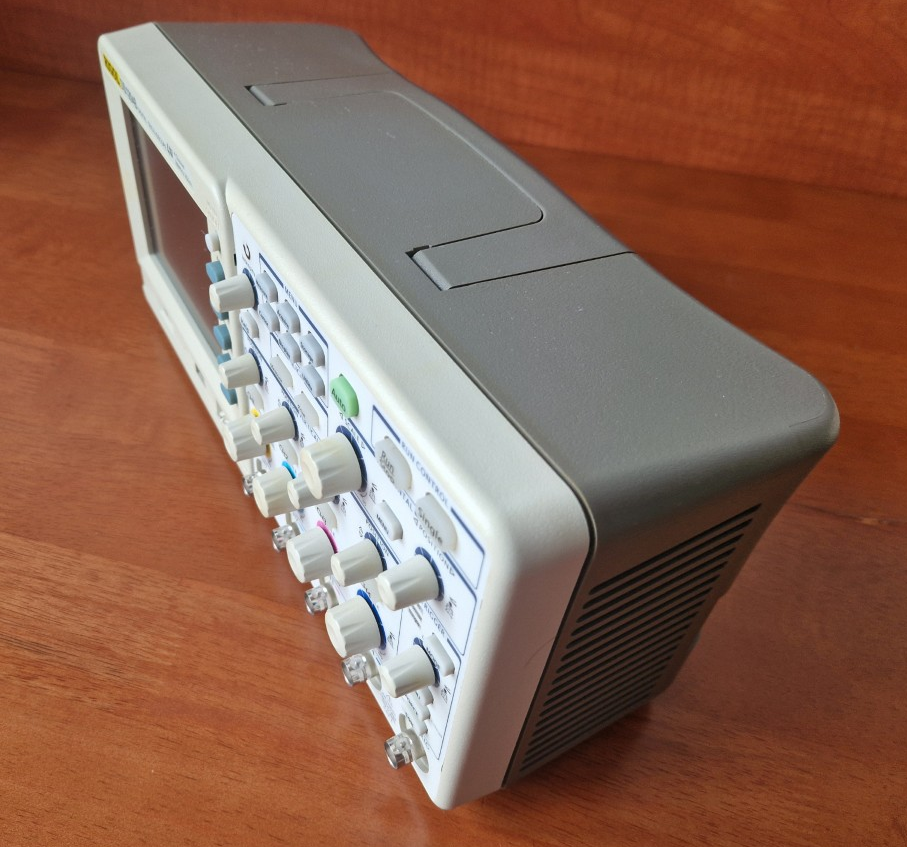 Osciloskop Rigol DS1024B + generátor funkcií - 4