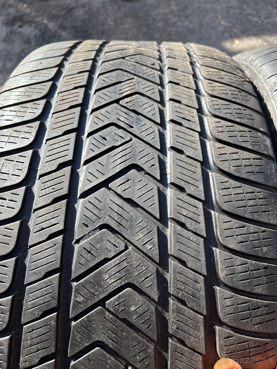 Zimne Pirelli 295/40 R21 - 4