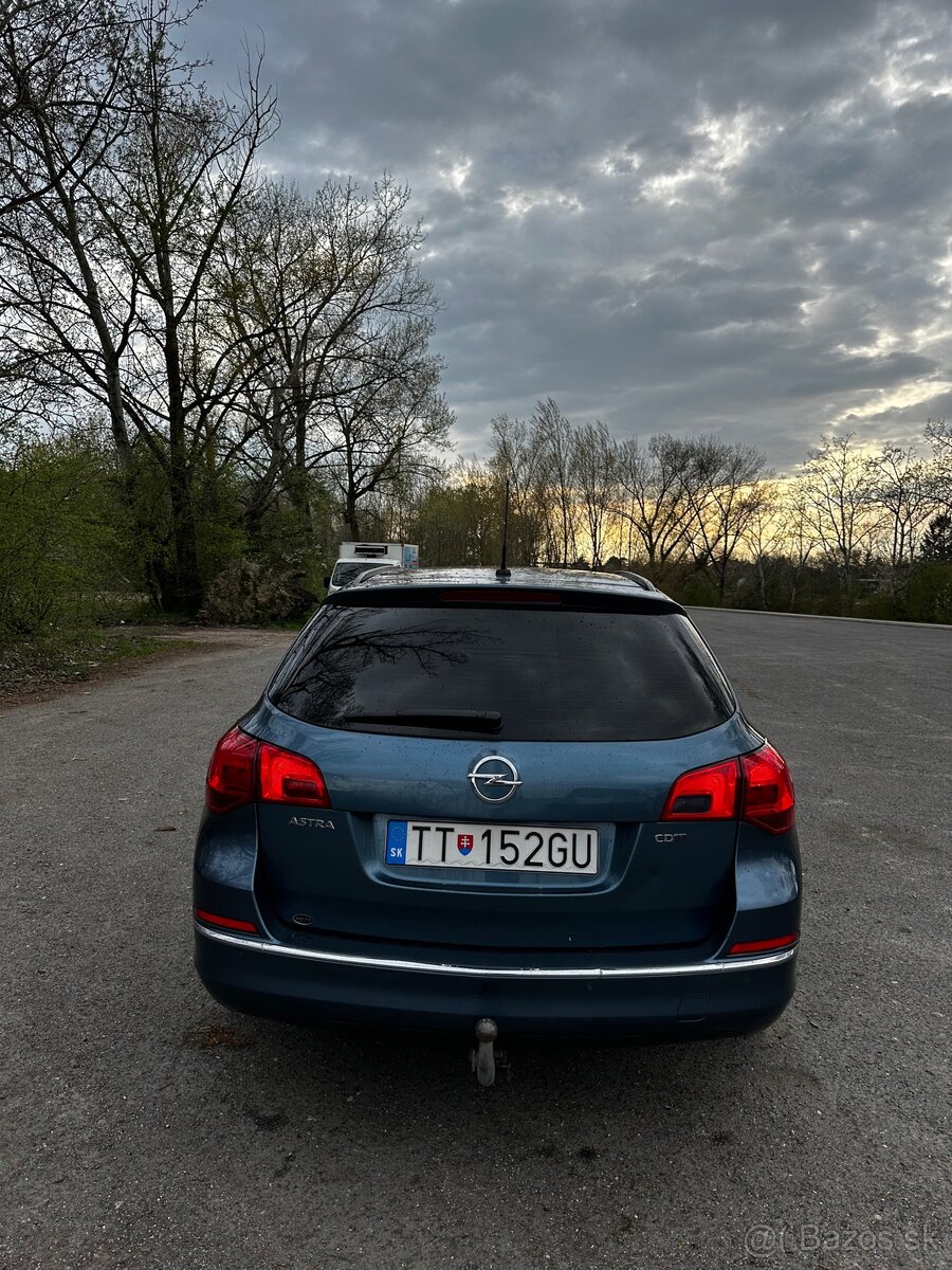 Na prenájom auto Opel Astra 1.7 - 4