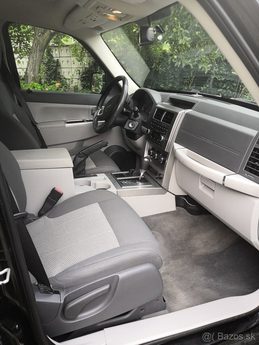 Predám JEEP CHEROKEE - 4