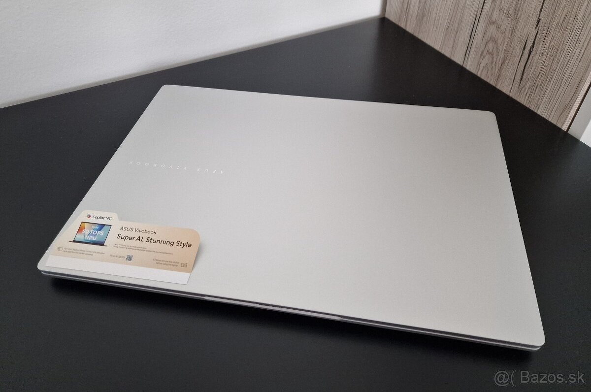 16" Asus vivobook S16 AI OLED krásny display - 4
