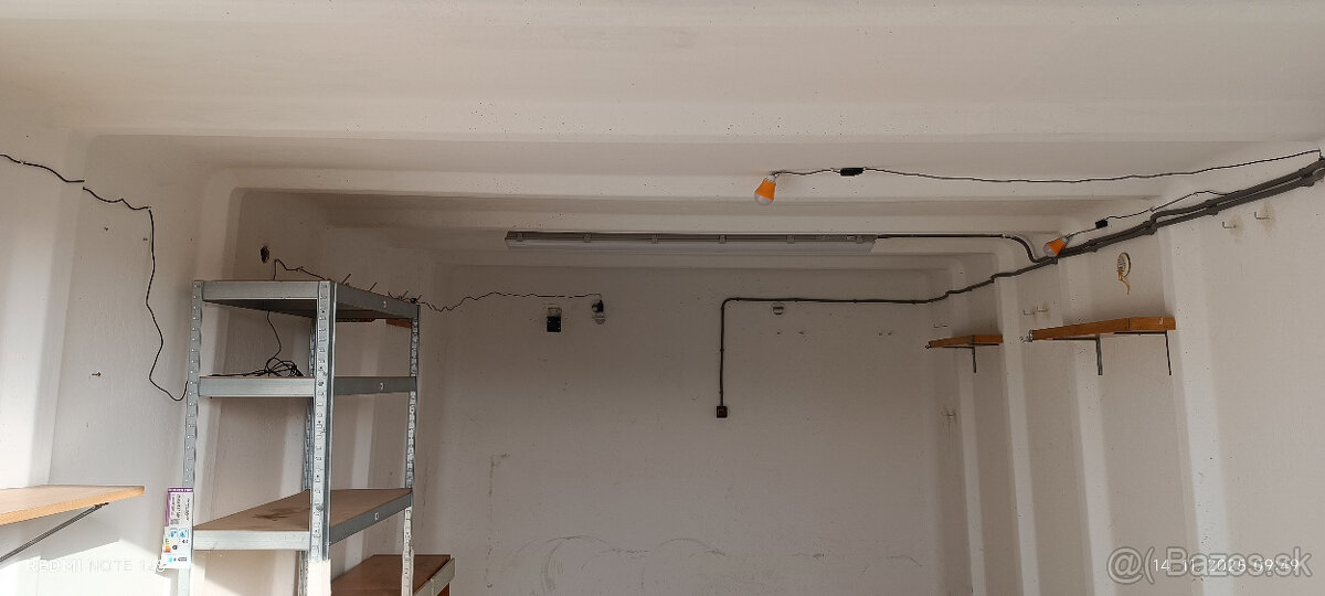 Garáž s elektrikou na prenájom - Nábrežie - 4