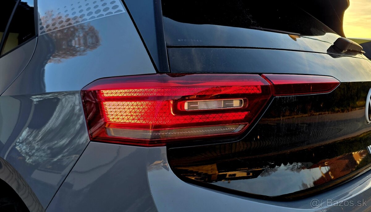 ID.3 zajímavá výbava, auto jako nové - 4