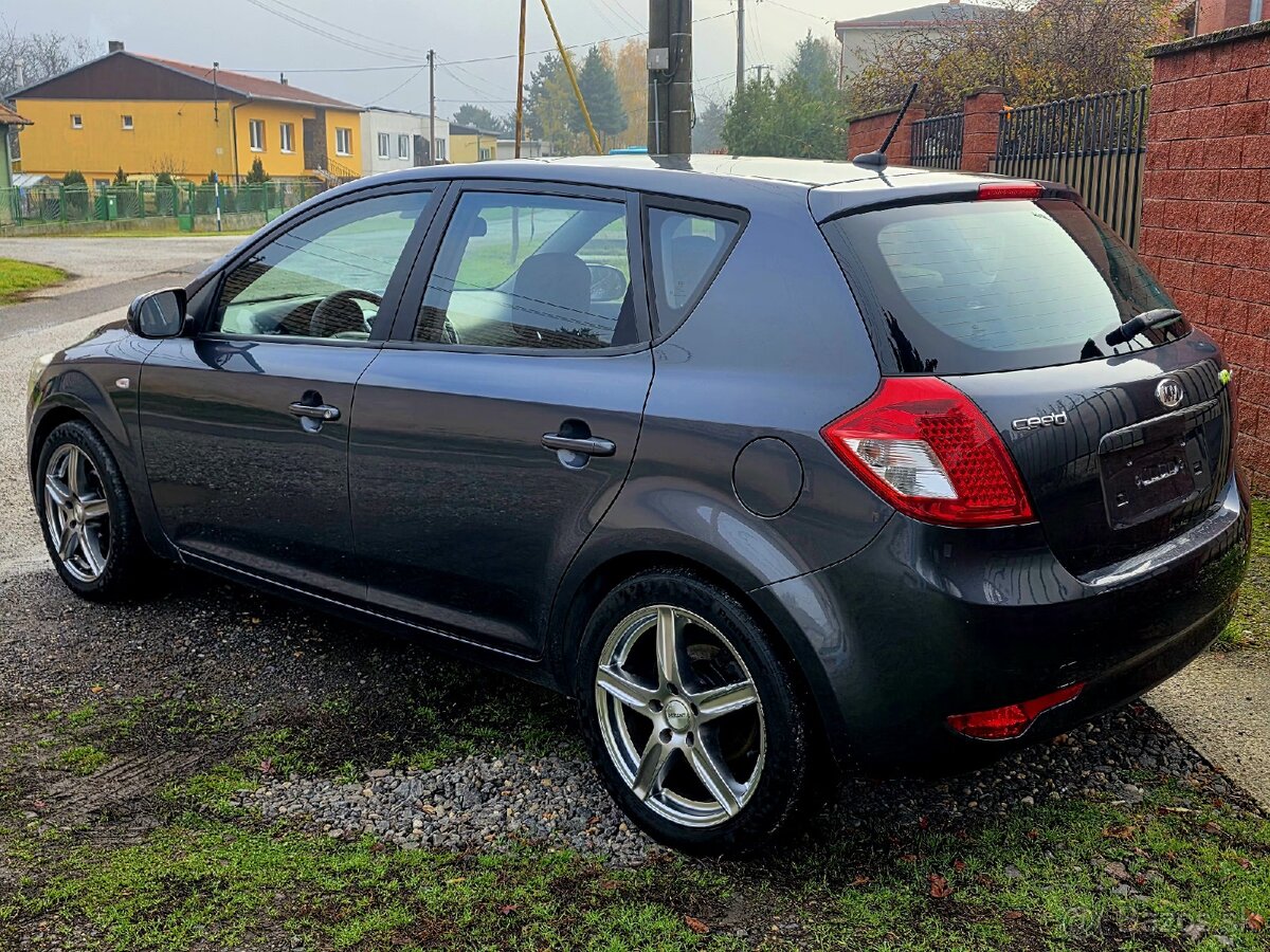 Kia Ceed 1.4 CVVT • Facelift 2011 • 172 tisíc KM • Nová STK - 4