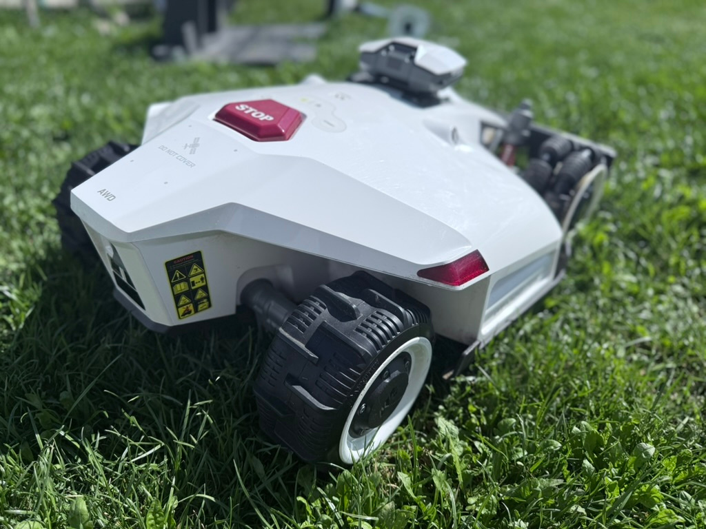 Roboticka kosacka Mammotion Luba 2 AWD 3000 - 4