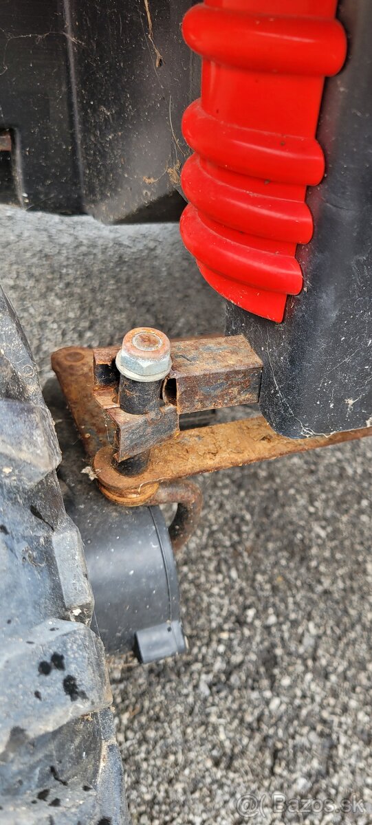 Predám detské 2.miestne el.autíčko na opravu. - 4