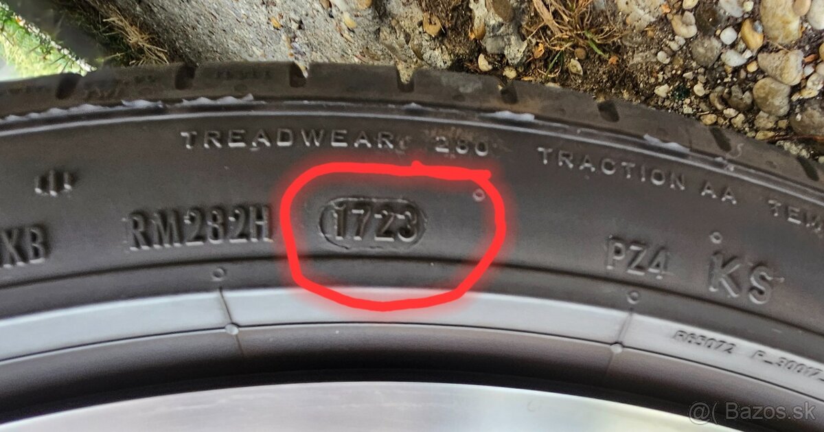 Predám pneu Pirelli 255/40 r21 - 4
