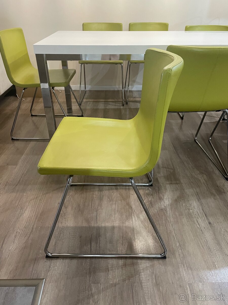 Stôl so stoličkami - 4