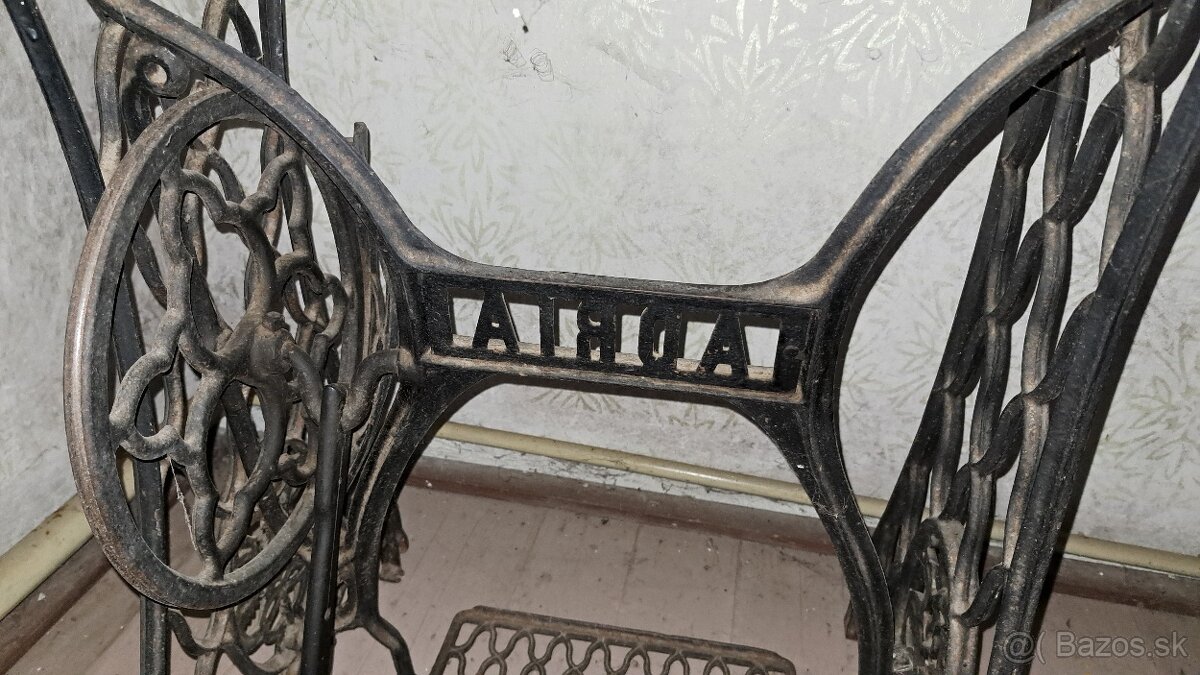 Predám historický šijací stroj Adria - 4