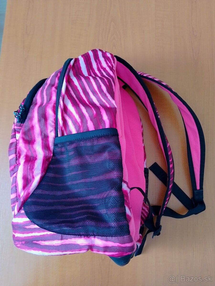 Praktický ľahučký batoh Nike - 4