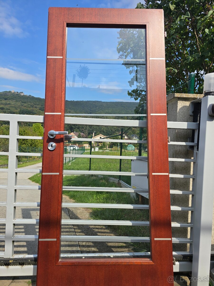 Predám dvoje SAPELI presklenné dvere s dyhovym rámom Sapeli - 4