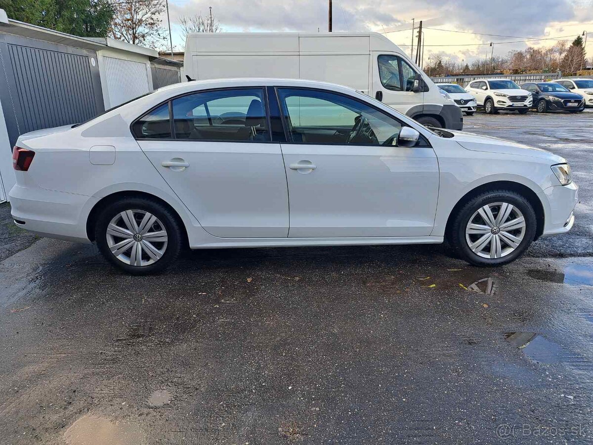 Volkswagen Jetta 1.2 TSI Comfortline - 4
