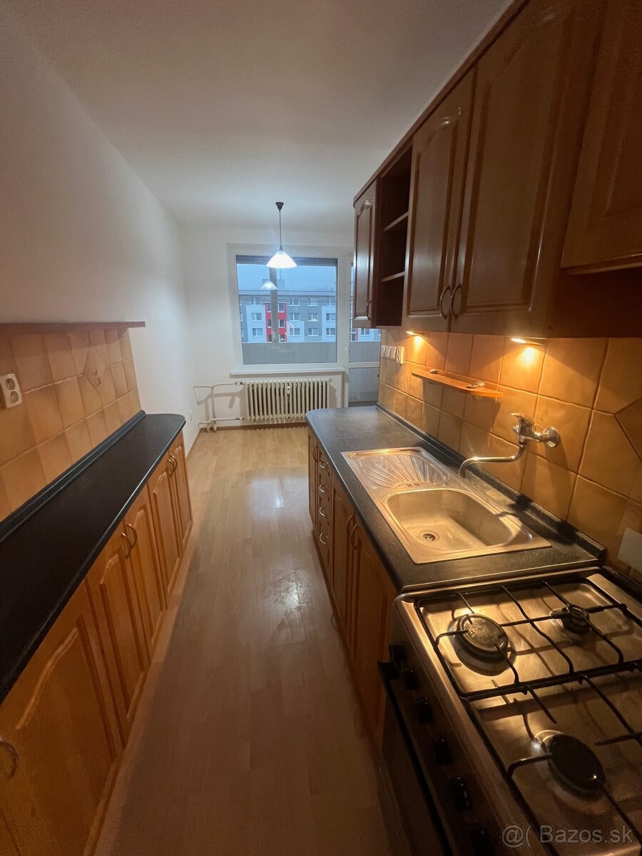 3 izb.byt na prenájom, ul.Komenského - 4