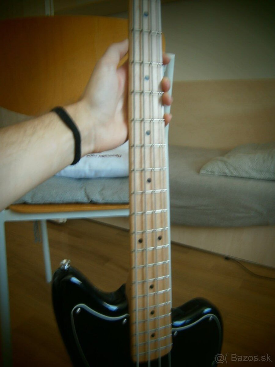 Fender Squier Affinity Series Jaguar Bass - 4