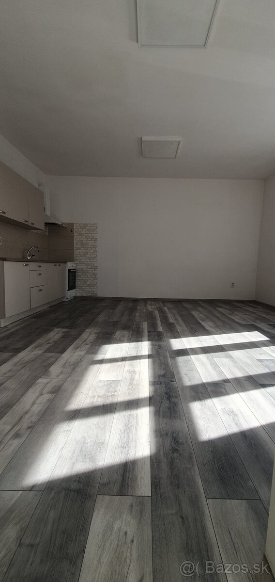 Prenájom 2-izbový byt v centre Lučenca - 4