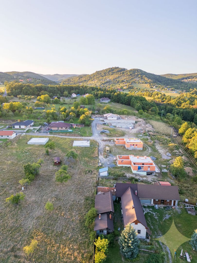 Exkluzívne na predaj stavebný pozemok o rozlohe 946m2 v Krup - 4