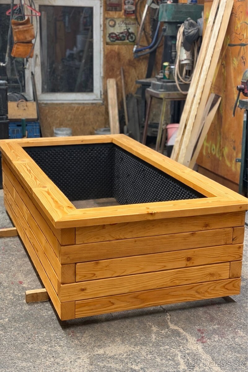 Vyvýšené záhony z masívu - 4