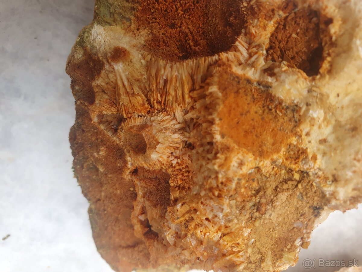 Predám okrasný kameň Vapenec s kryštálom - 4