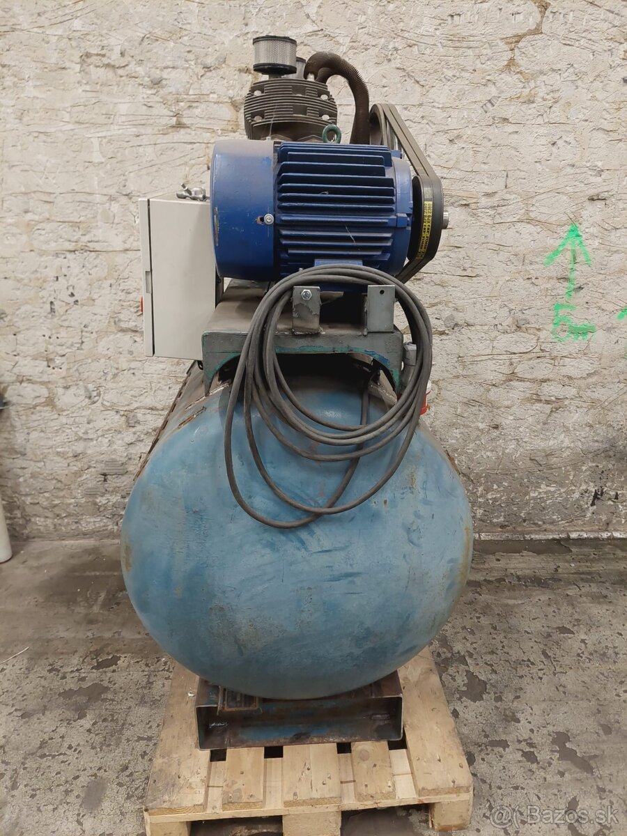Štvorpiestový kompresor 60m³/h, 10bar, 500l - 4