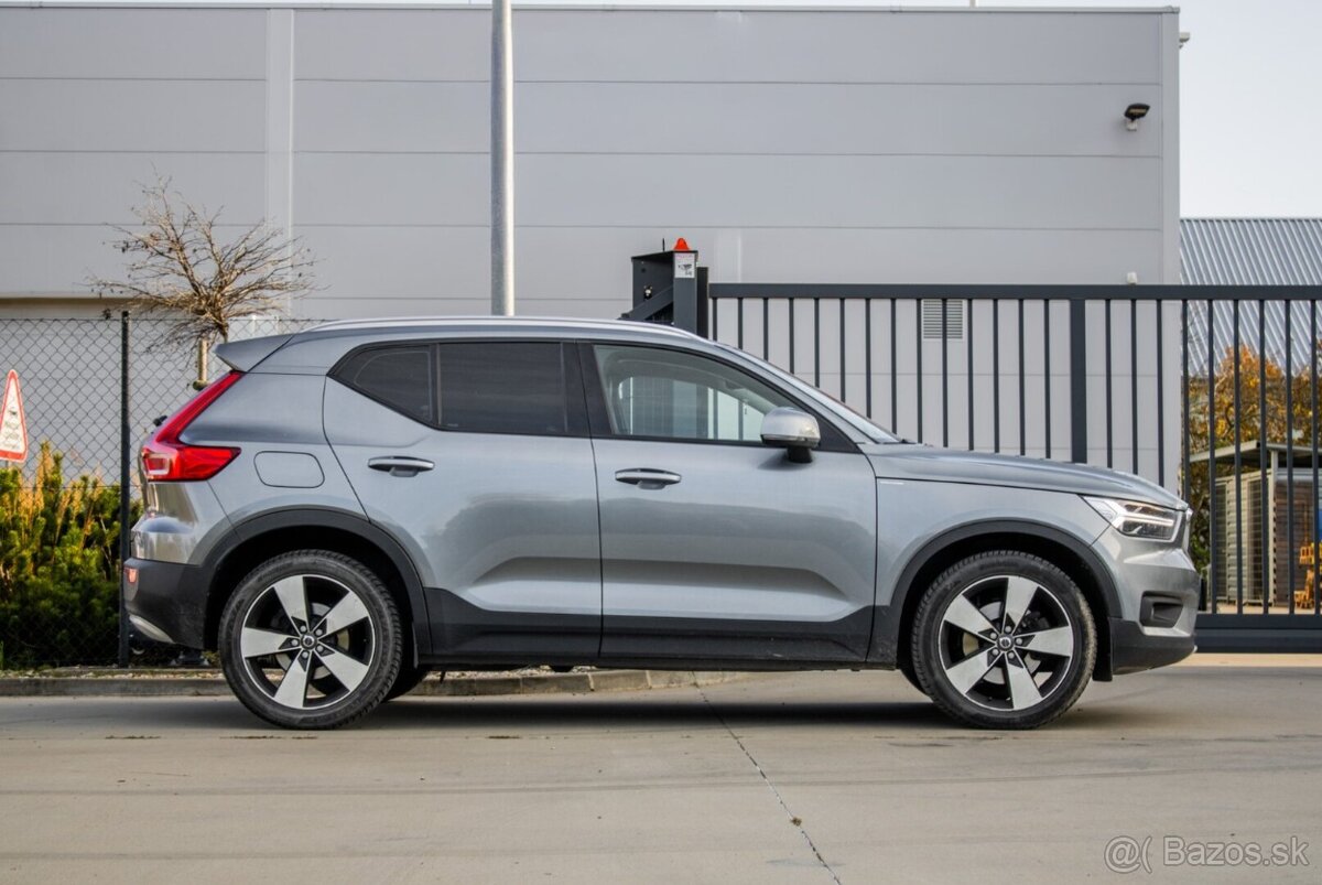 Volvo XC40 D4 Momentum AWD A/T - 4