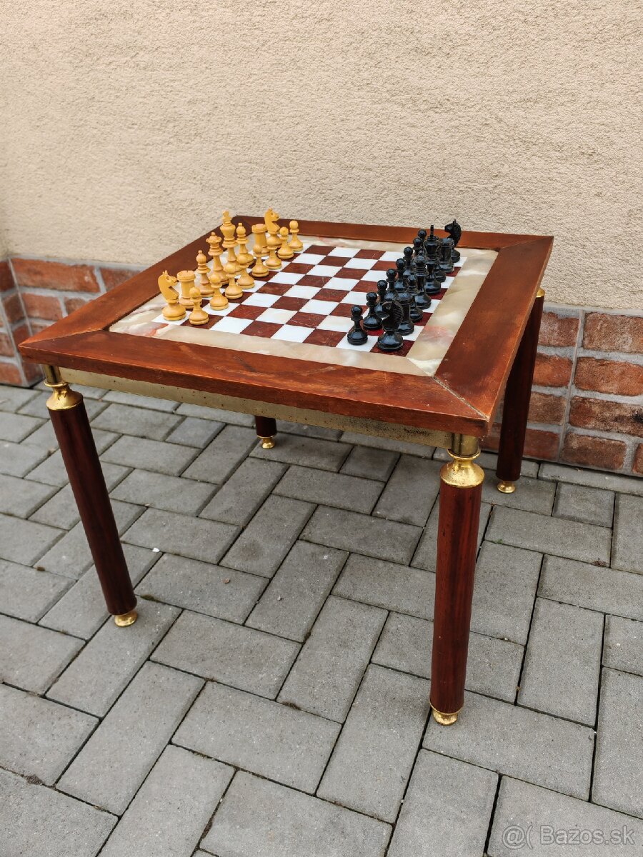 Šachový stolík s dreveným šachom - 4