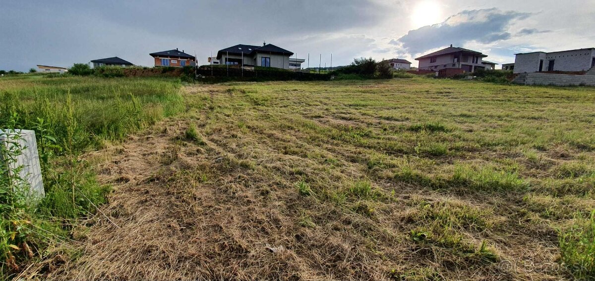 V Župčanoch stavebný pozemok o výmere 945 m2 na preda - 4