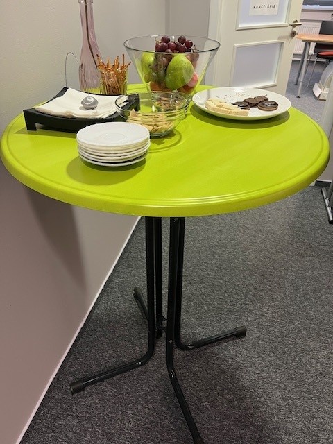 Nábytok zo školiacej učebne - 4