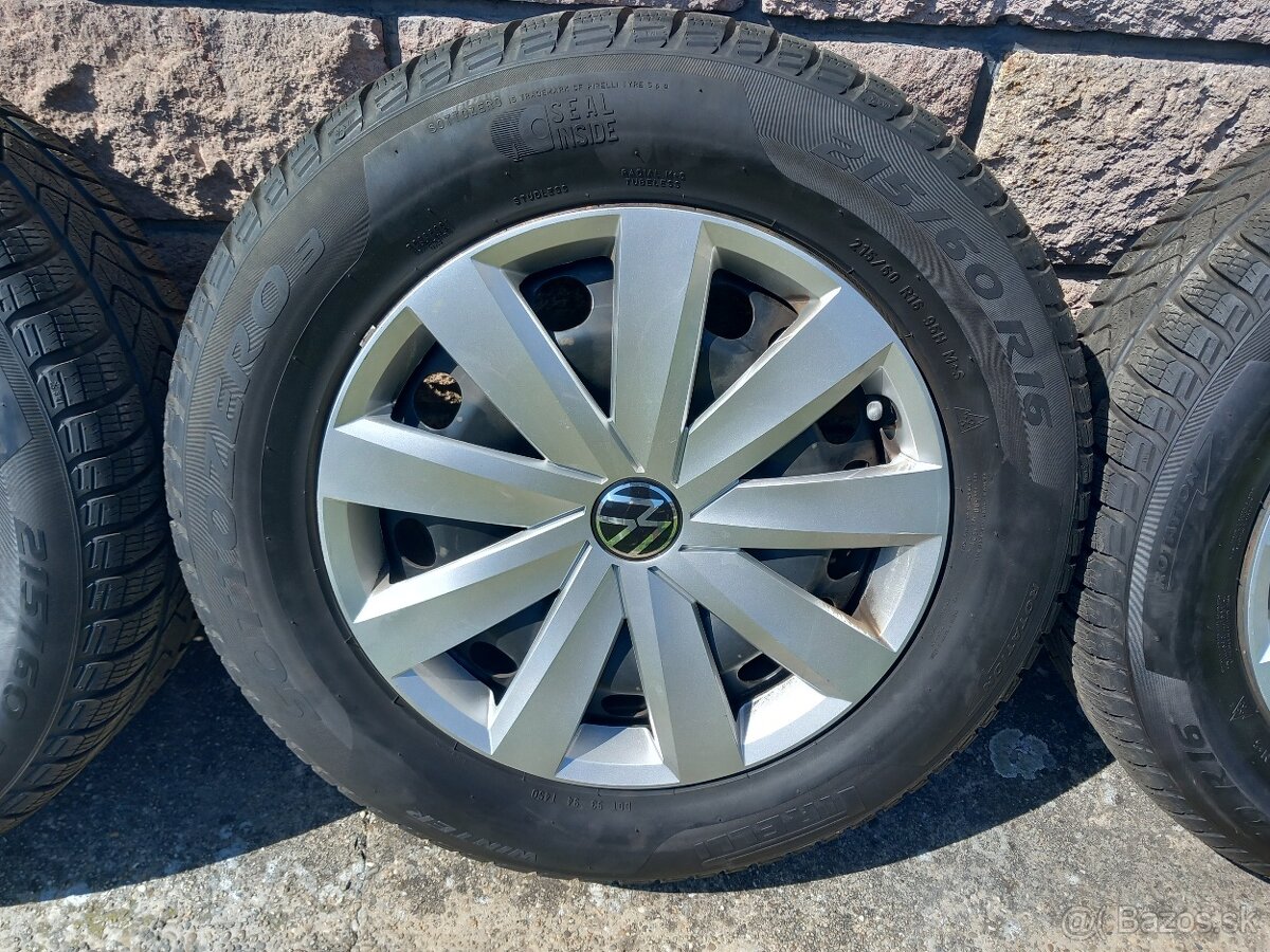 Predám zimné komplety VW 215/60 R16 s pneu Pirelli,puklicami - 4