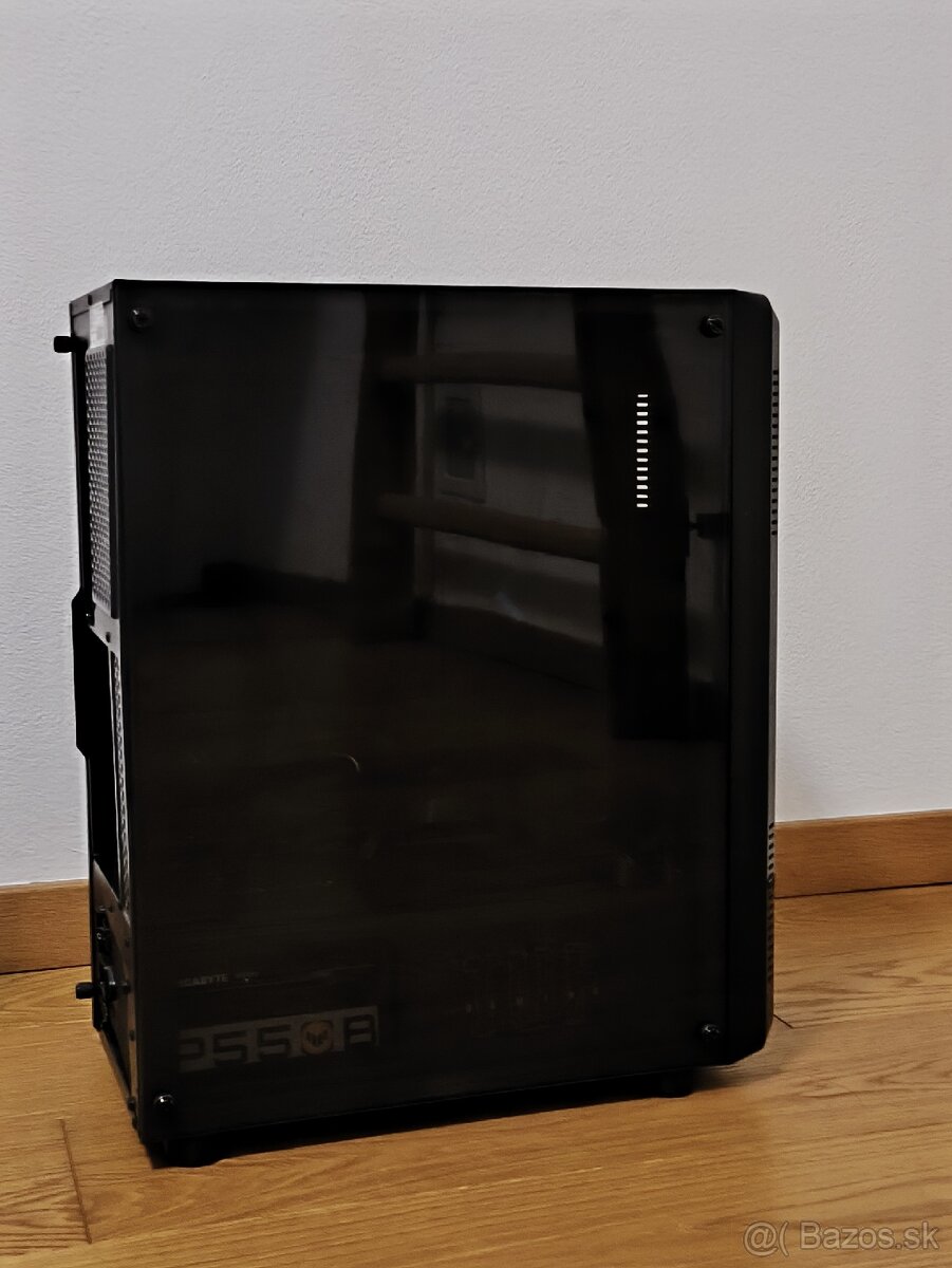 Gigabyte P550B + skrinka Zalman S4 - 4