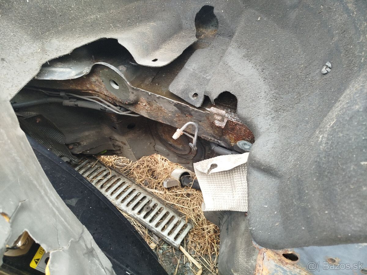 Audi A4 B8 kombi ľavý zadný blatník 100€ - 4