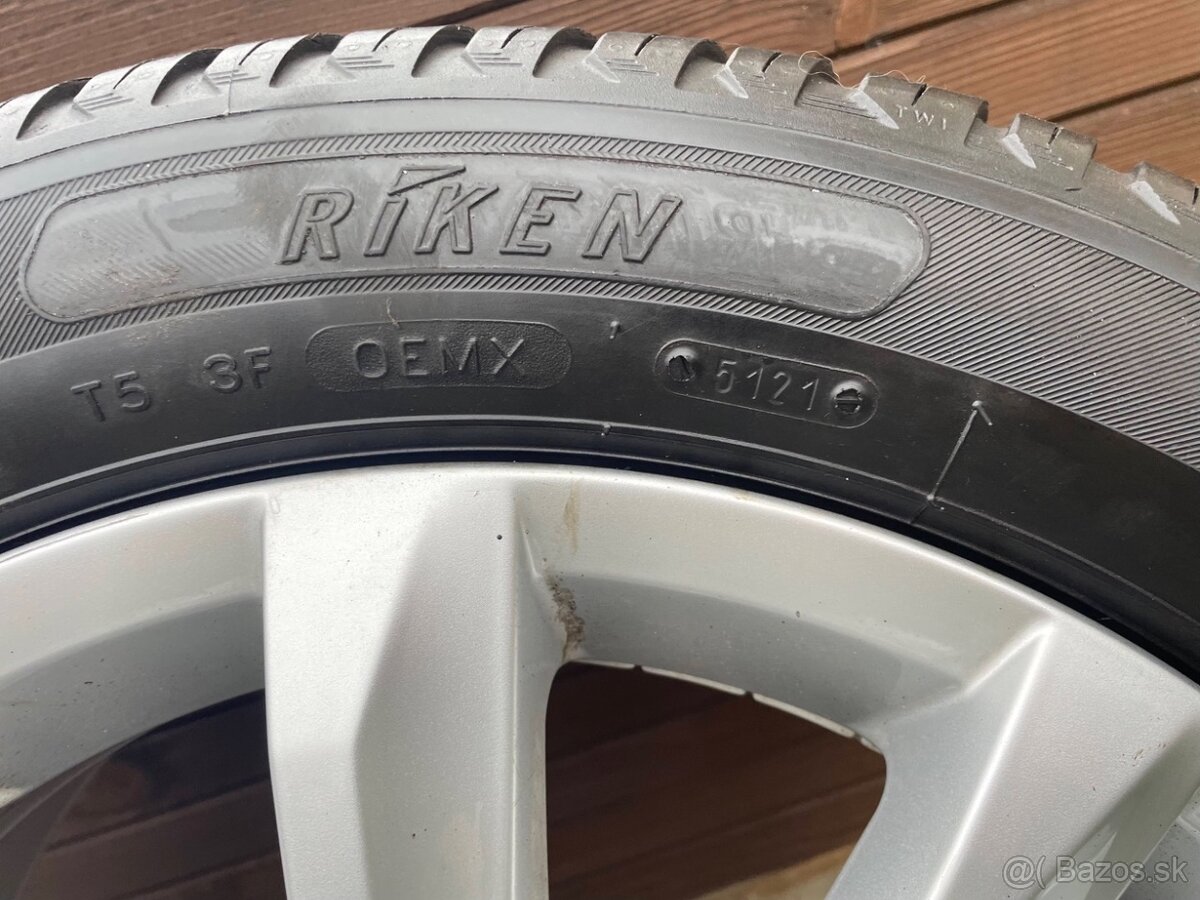 Helsinki-silber VW PASSAT B8 5x112 215 55 17 celoročné - 4