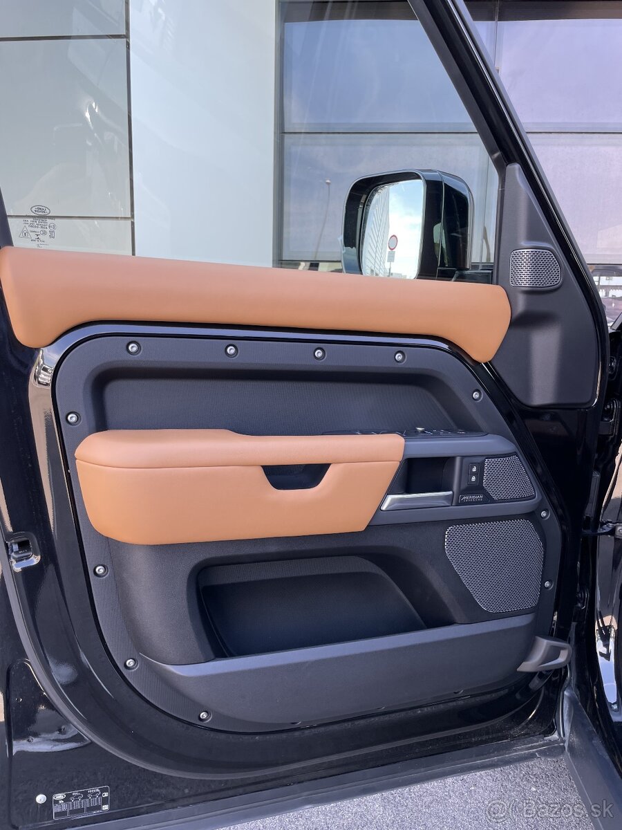 Land Rover Defender - 4