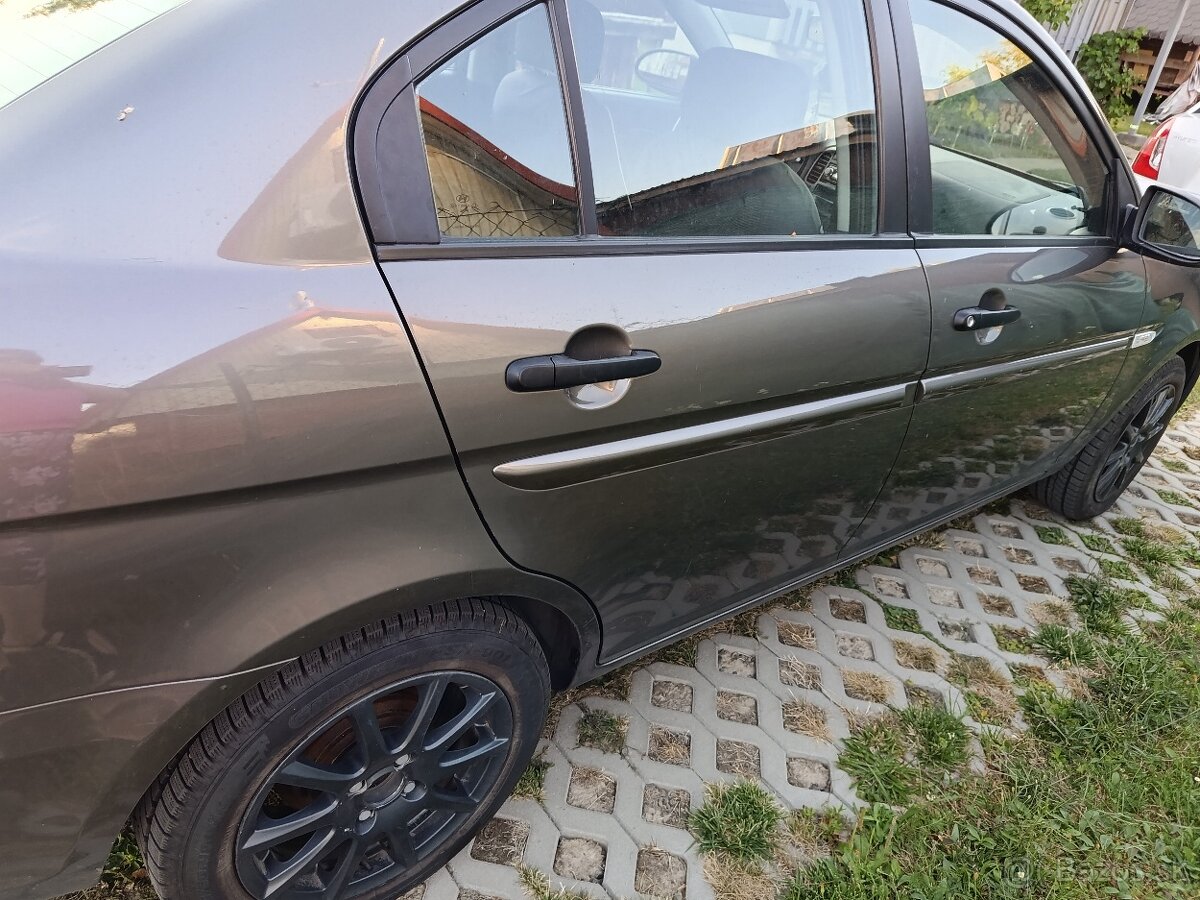 Predám Hyundai accent - 4
