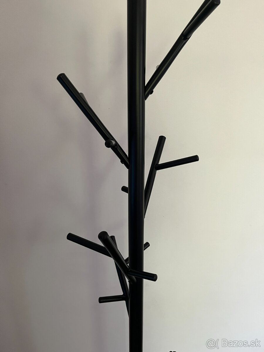 vešiak - 4