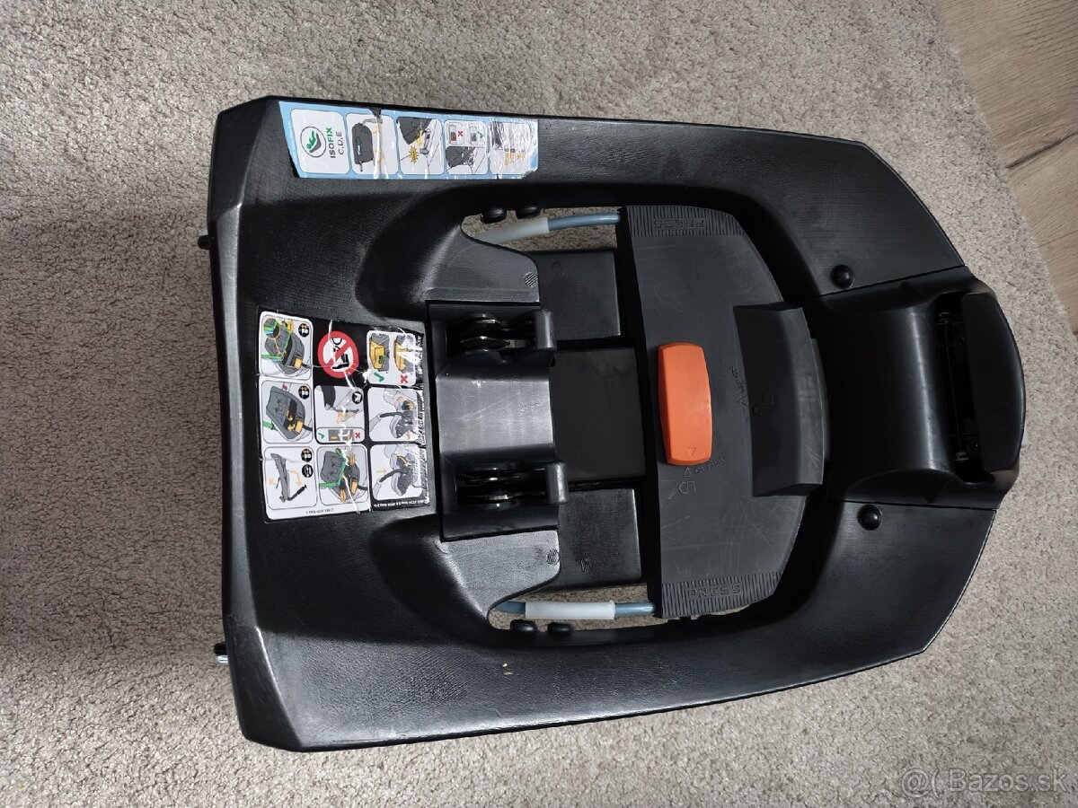 Cybex Aton 5 + základňa Cybex Aton Base 2-Fix – 70 €
- 4